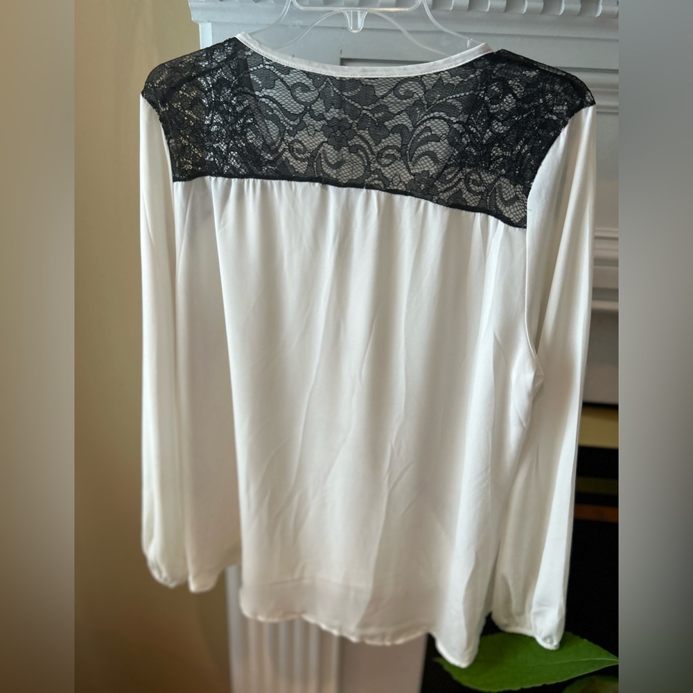 Donating 10/24 Like new! Charlotte Russe Sz L gorgeous top❣️ - Picture 10 of 10